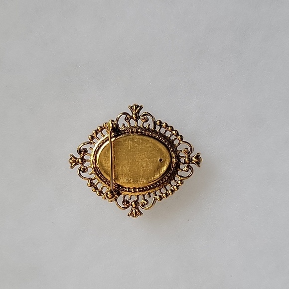 Vintage Avon Cameo Locket Brooch - Picture 2 of 8